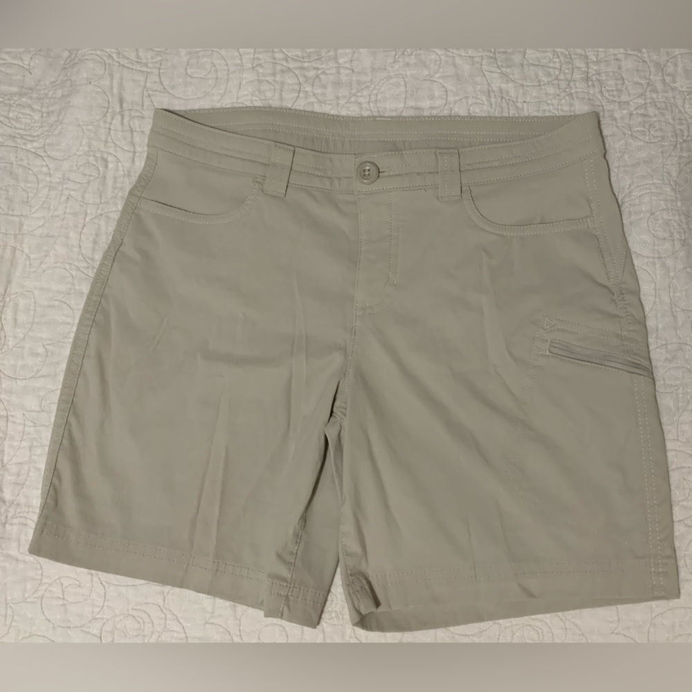 Eddie Bauer Rainier khaki shorts size 8